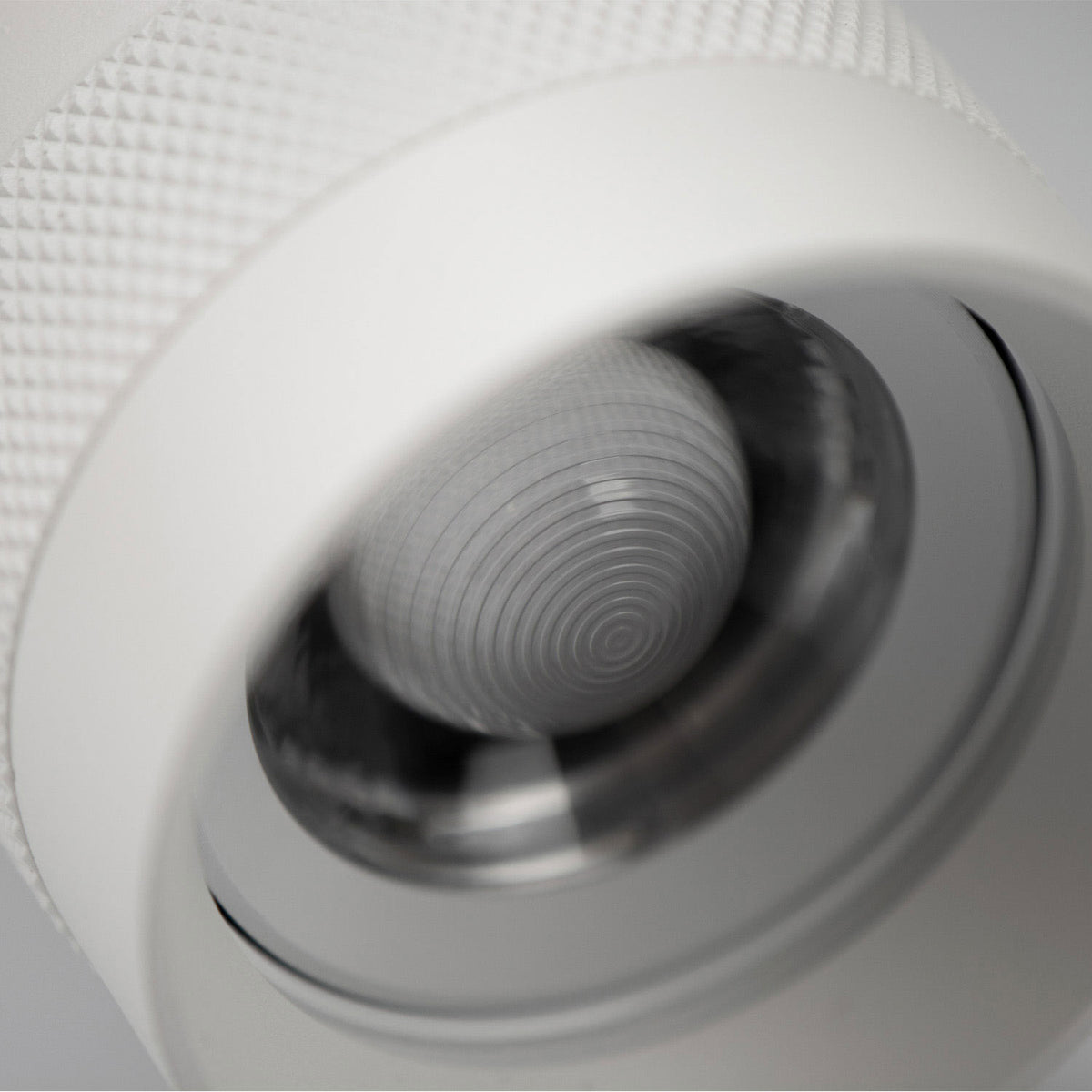 3-phase track spotlight, focusable, 24W, 20°-55°, matte white, 3000K, dimmable