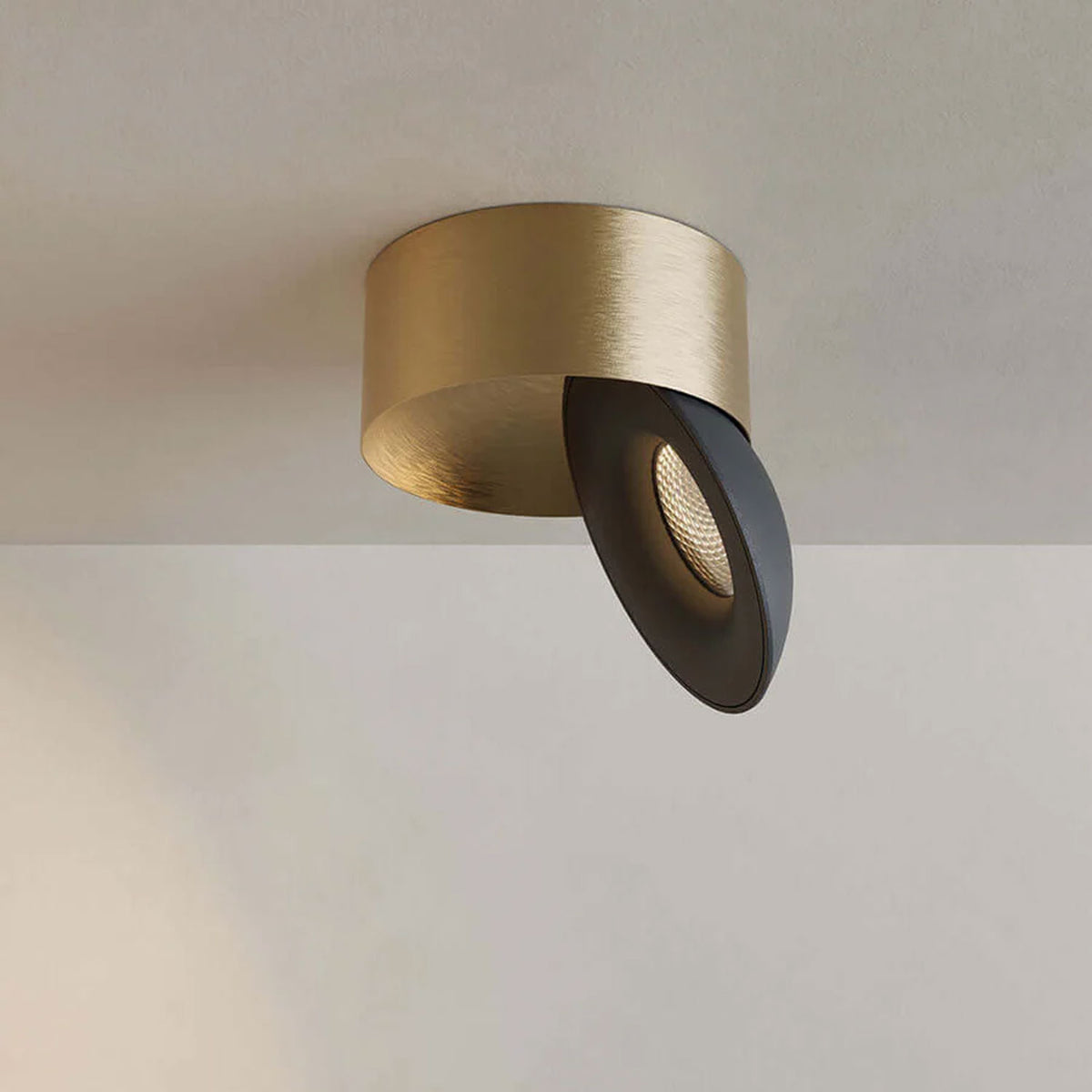 LED surface-mounted light Sphere gold/black, 2700K, 10W, CRI90, dimmable